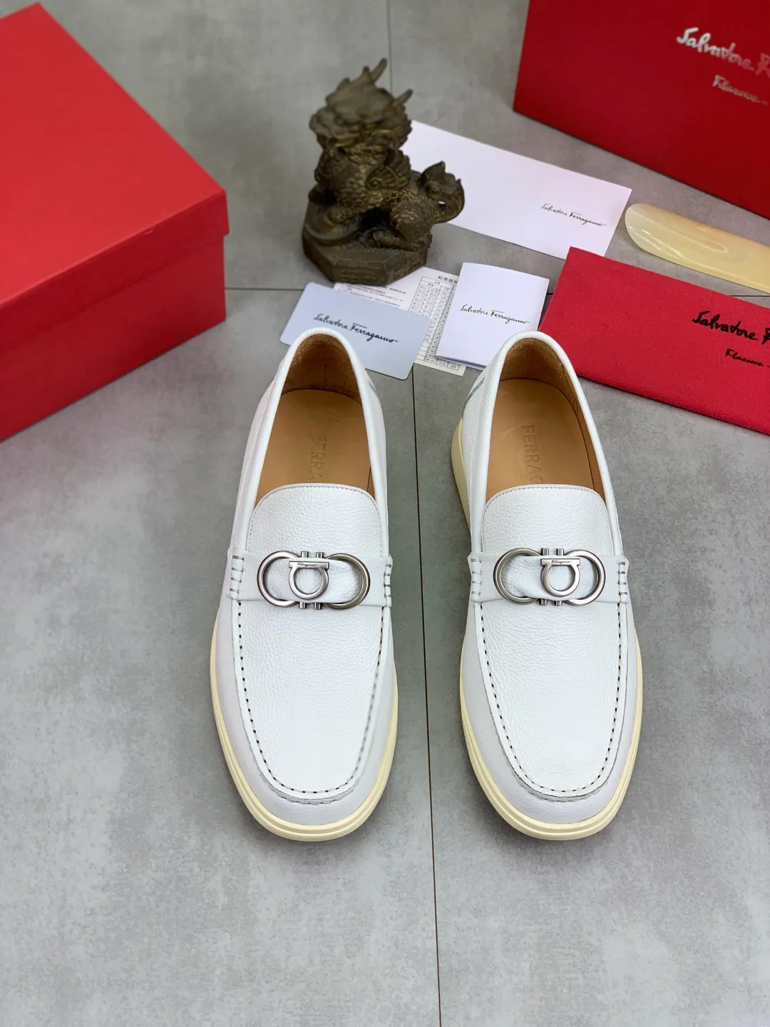 Men's Men's Shoes 💰P580💰[New Style] Water-dyed Niuli 🆘[Salvatore Ferragamo] Ferragamo's latest casual business leather shoes for men! Listed simultaneously! The fabric is made of specially imported original pebbled calfskin, and the lining is made of imported water-dyed cowhide. It is absolutely luxurious and leads the fashion trend. Matching code: 38-44 (45 and 46 can be customized) Black, brown and burgundy colors available